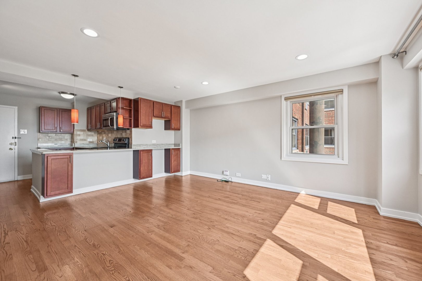 2909 North Sheridan Road, Unit 908 Chicago, IL 60657 - Photo 3 of 18 Gallery Image 3