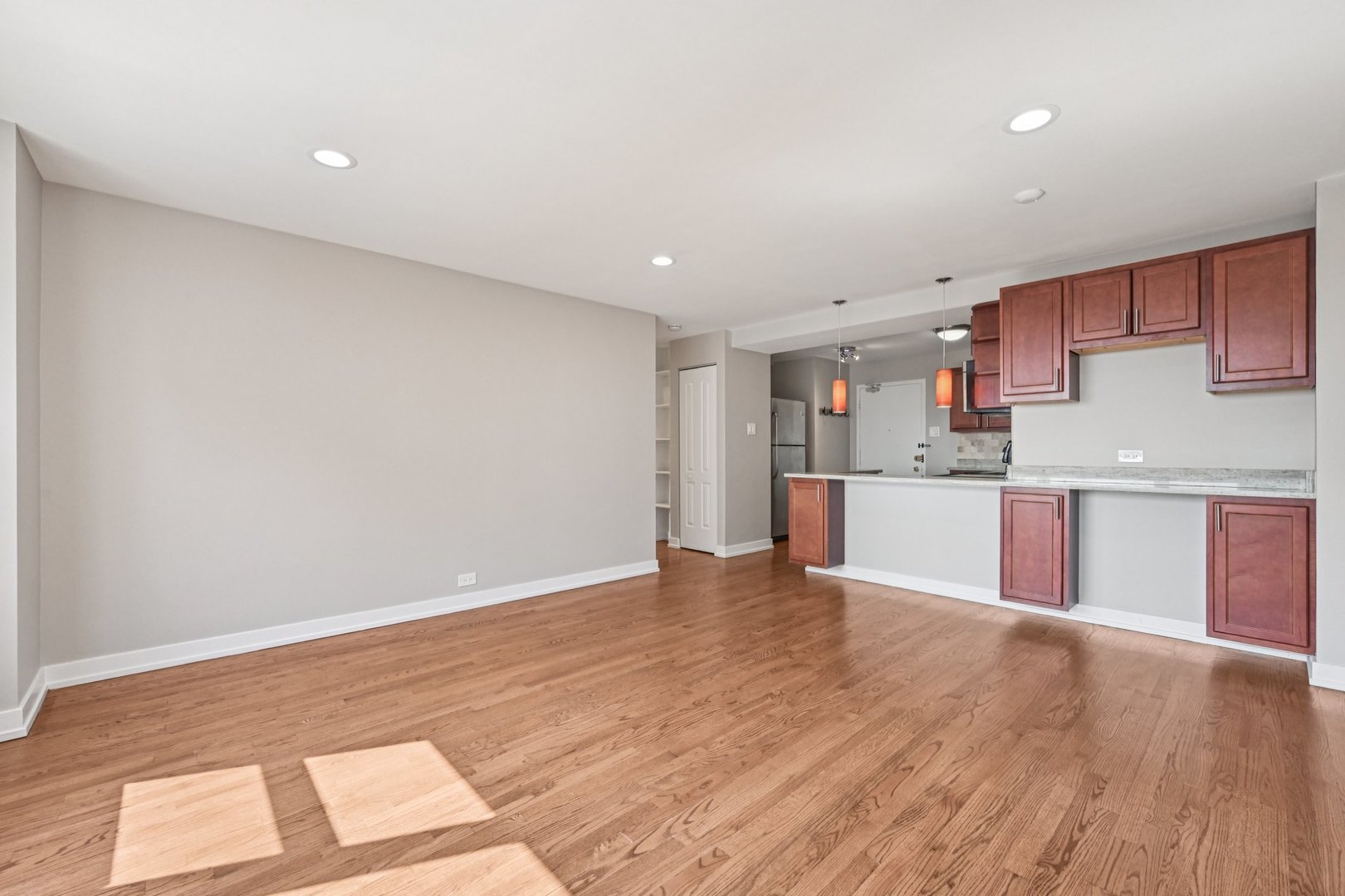 2909 North Sheridan Road, Unit 908 Chicago, IL 60657 - Photo 4 of 18 Gallery Image 4