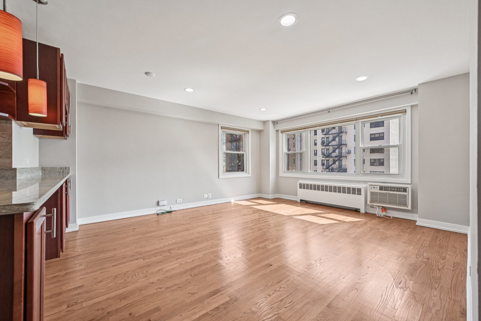 2909 North Sheridan Road, Unit 908 Chicago, IL 60657 - Photo 5 of 18 Gallery Image 5