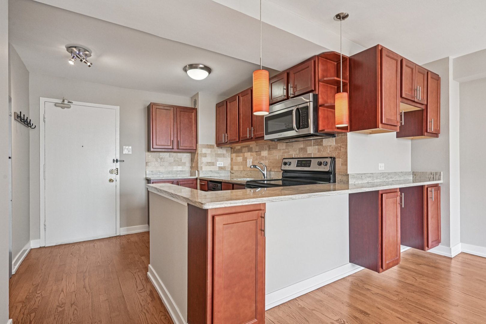 2909 North Sheridan Road, Unit 908 Chicago, IL 60657 - Photo 9 of 18 Gallery Image 9