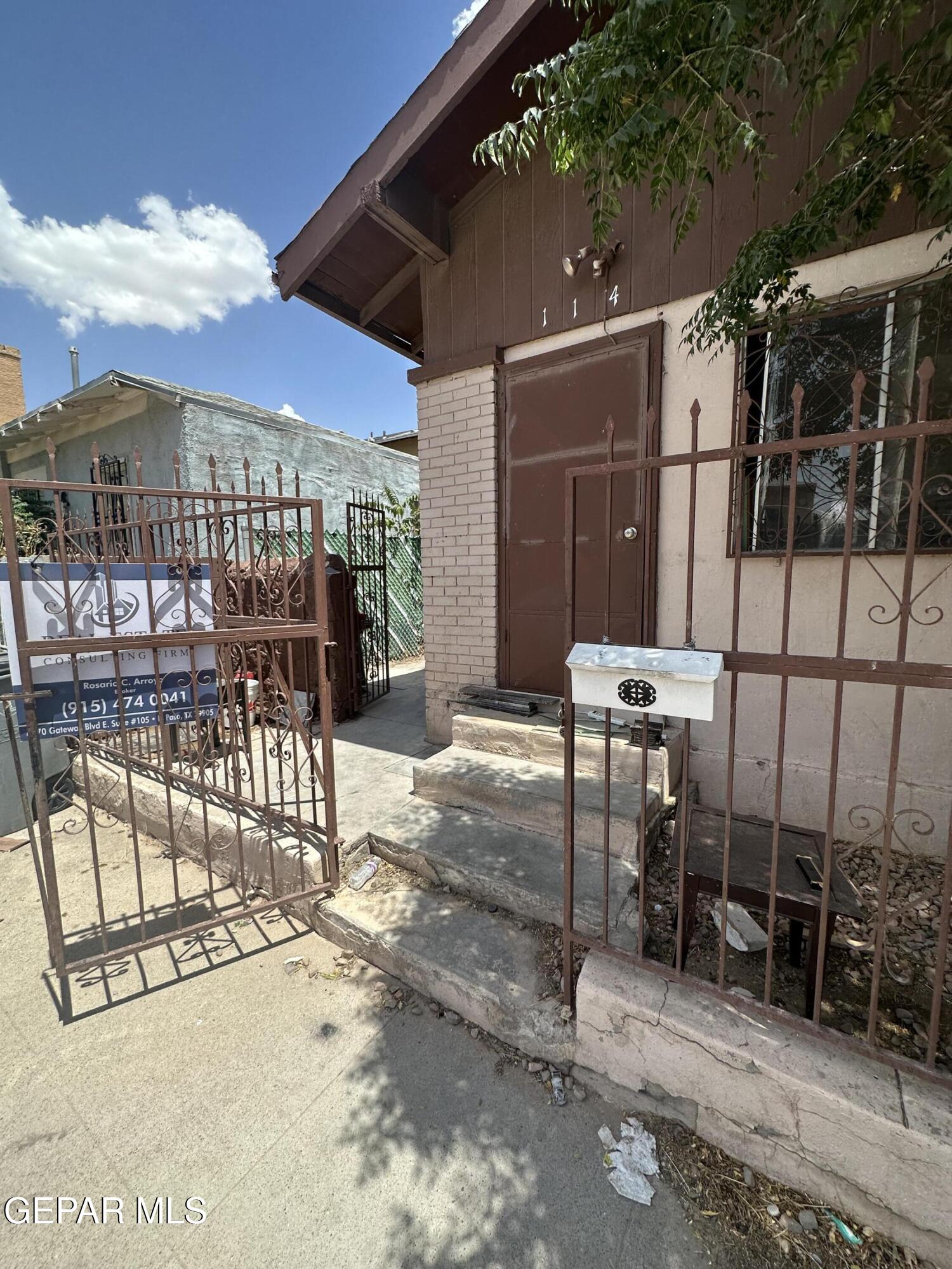 114 Fern Way El Paso, TX 79902 - Photo 2 of 9 a patio with table and chairs