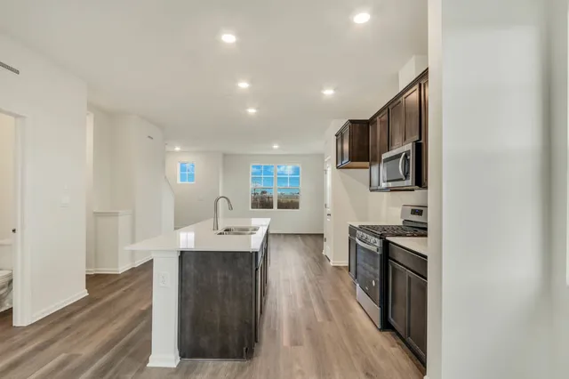 $439,990 | 571 Yosemite Way, Mundelein, IL 60060