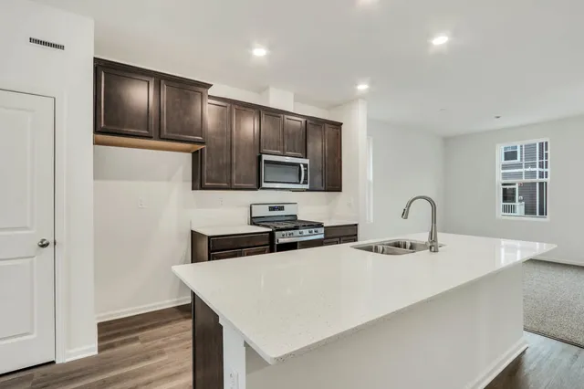 $439,990 | 571 Yosemite Way, Mundelein, IL 60060