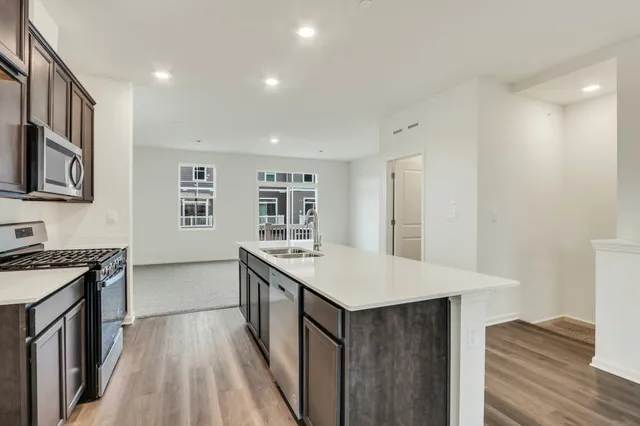 $439,990 | 571 Yosemite Way, Mundelein, IL 60060