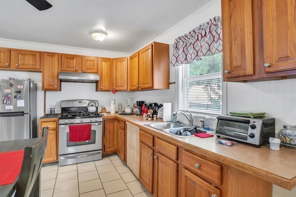 412 St James Avenue Springfield, MA 01109 - Photo 16 of 30 Gallery Image 16