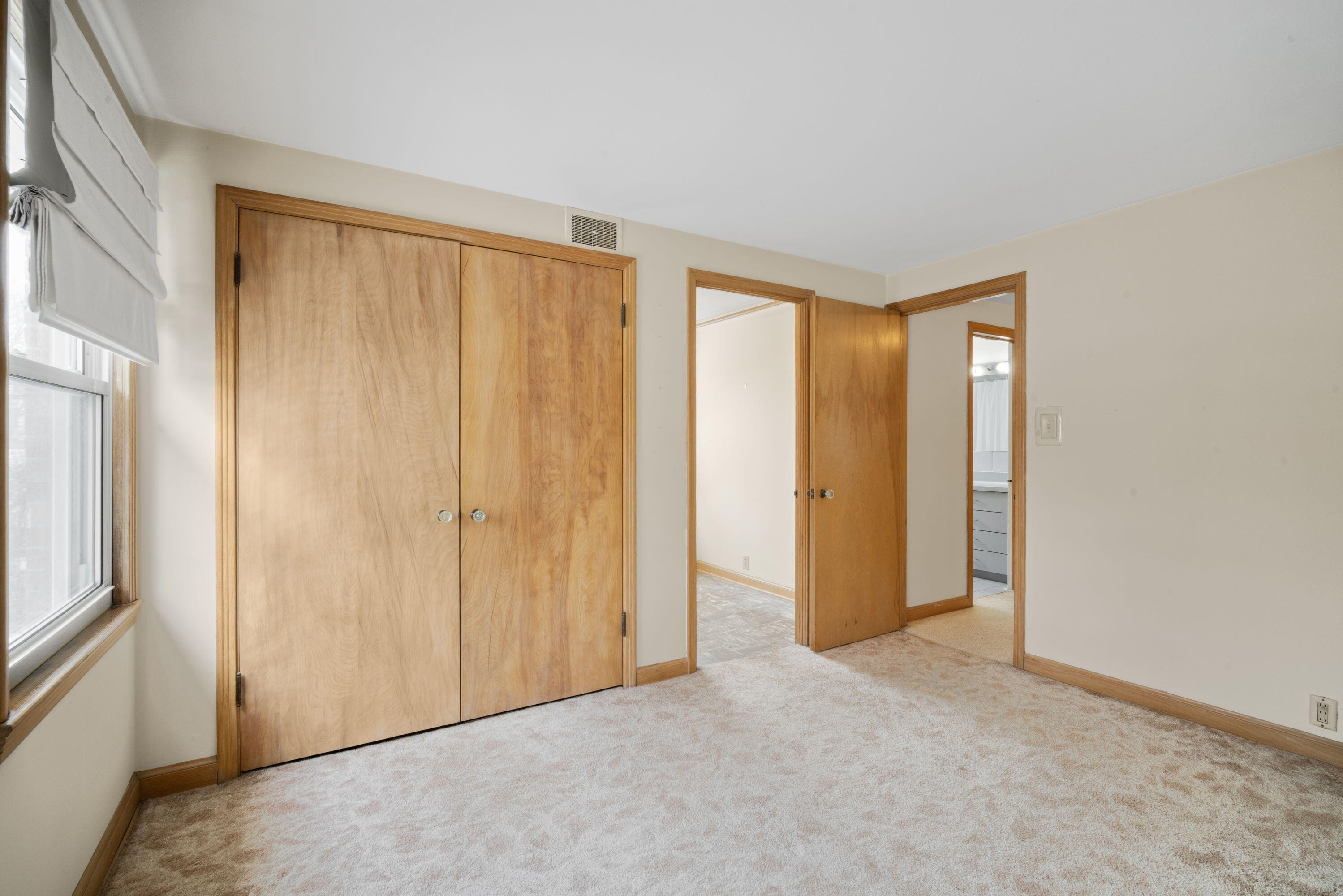 2975 North 69th Street Milwaukee, WI 53210 - Photo 21 of 36 UL Bed 4 w/ Walk-In Closet