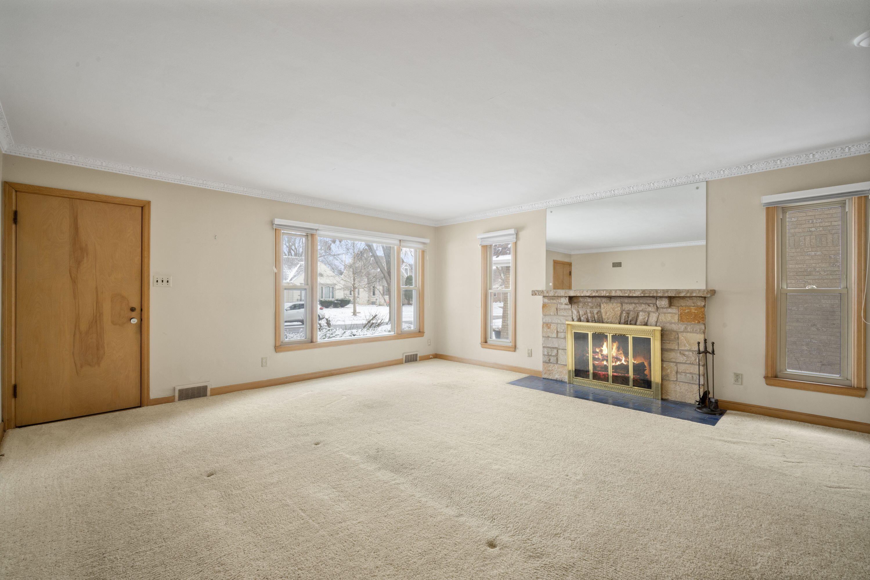 2975 North 69th Street Milwaukee, WI 53210 - Photo 5 of 36 Living Room