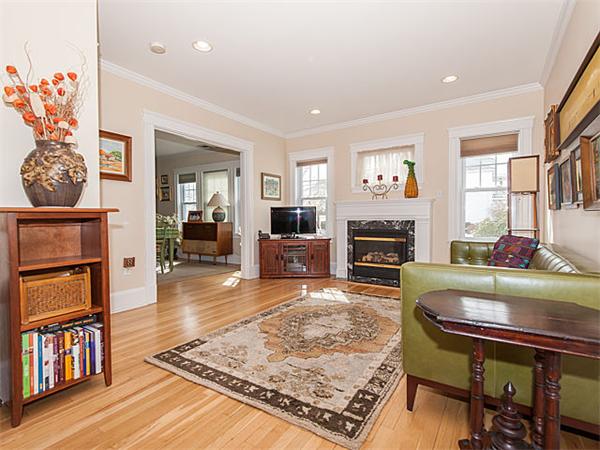 129 Hillside Road, Unit 2 Watertown, MA 02472 - Photo 4 of 28 Gallery Image 4
