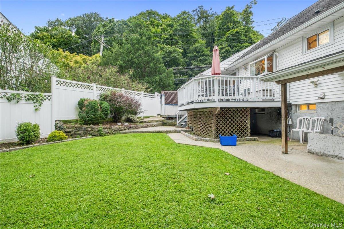 4 Briary Road Dobbs Ferry, NY 10522 - Photo 22 of 29 Fully fenced and manicured backyard.