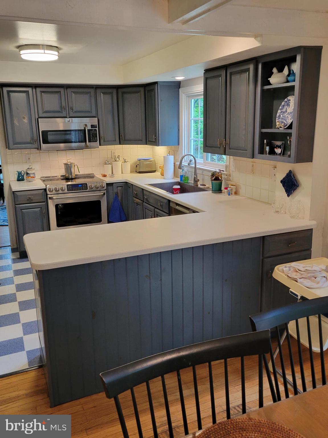 365 Danell Road Wayne, PA 19087 - Photo 7 of 30 White Corian Countertops