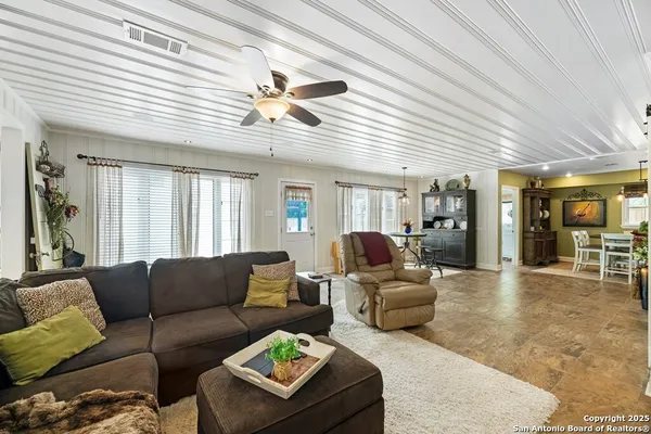 $554,000 | 1001 North Adams Street, Beeville, TX 78102