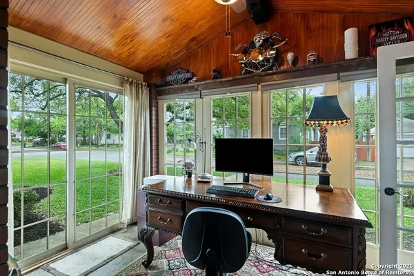 $554,000 | 1001 North Adams Street, Beeville, TX 78102