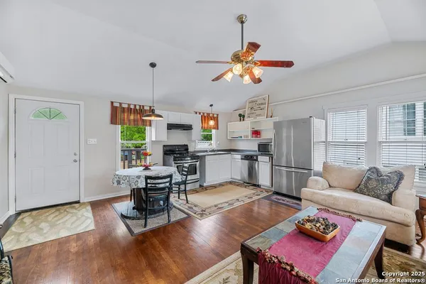 $554,000 | 1001 North Adams Street, Beeville, TX 78102
