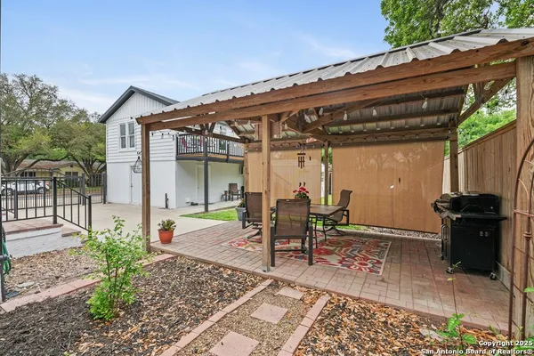 $554,000 | 1001 North Adams Street, Beeville, TX 78102