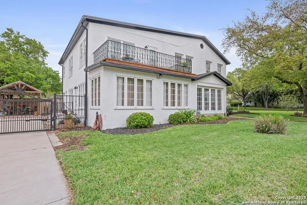 $554,000 | 1001 North Adams Street, Beeville, TX 78102