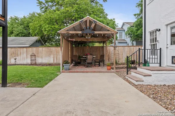 $554,000 | 1001 North Adams Street, Beeville, TX 78102