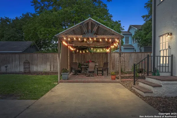 $554,000 | 1001 North Adams Street, Beeville, TX 78102