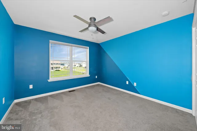 a view of empty room with window