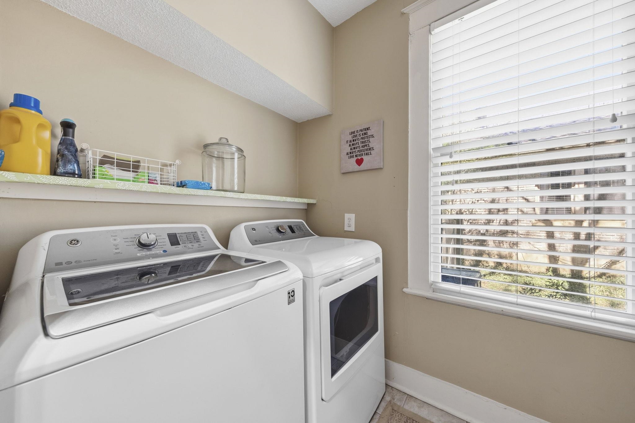 471 South Reese Street Memphis, TN 38111 - Photo 17 of 22 a utility room with dryer and washer