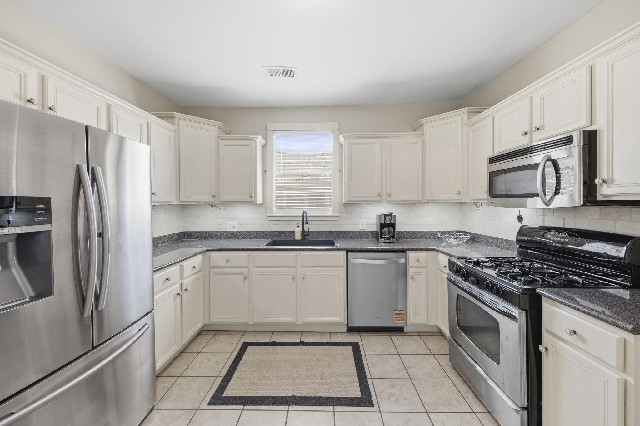 471 South Reese Street Memphis, TN 38111 - Photo 6 of 22 a kitchen with a sink stove and refrigerator