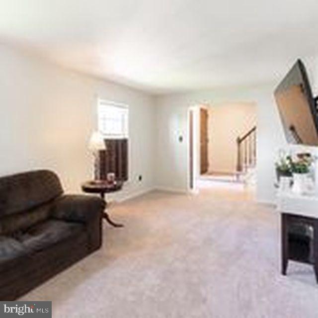317 Dallas Road Willow Grove, PA 19090 - Photo 4 of 25 Gallery Image 4