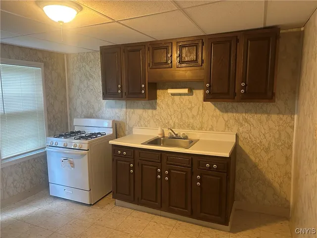 $169,900 | 1218 Court Street, Syracuse, NY 13208