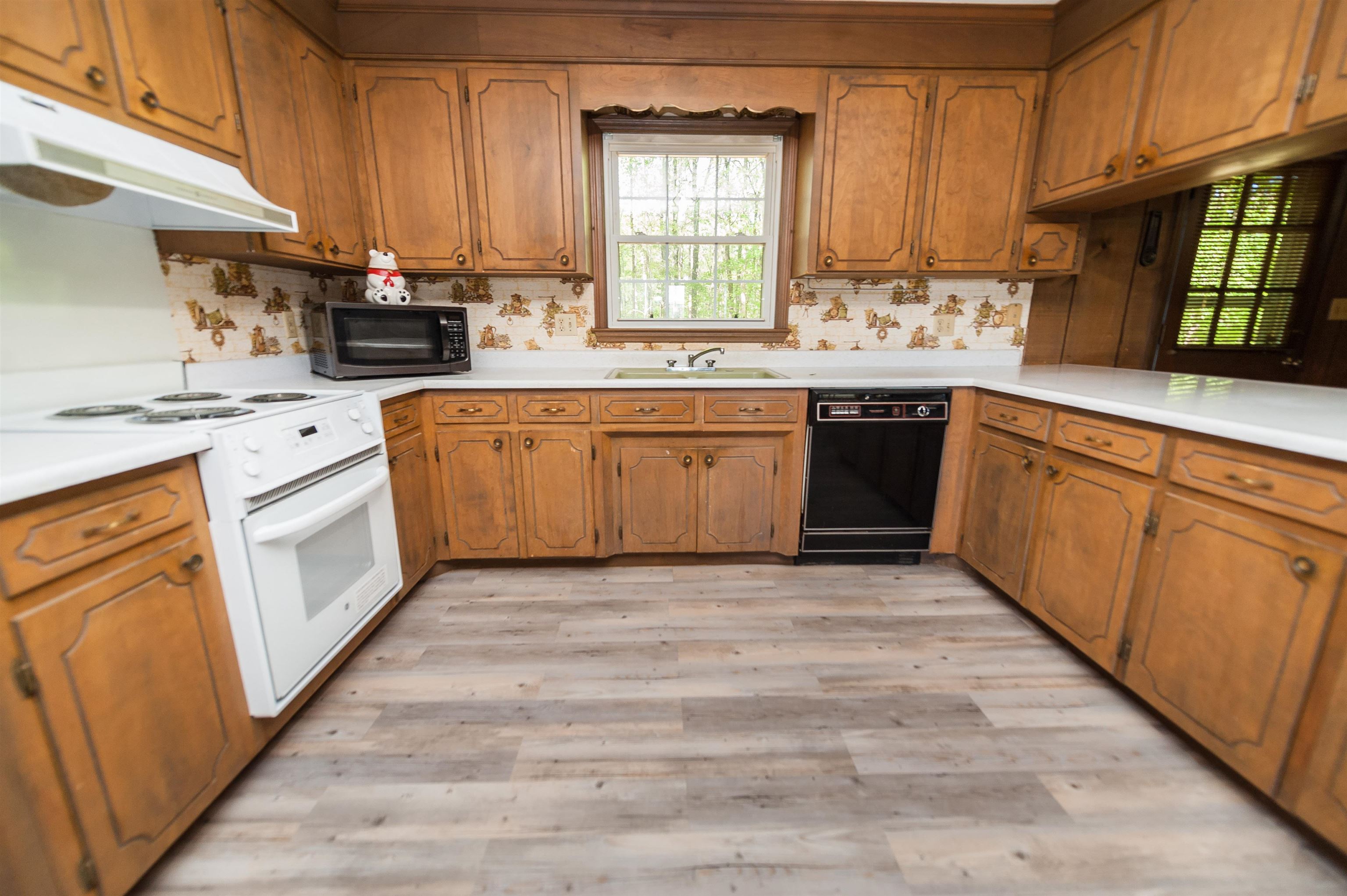 220 Old Barn Road Campobello, SC 29322 - Photo 5 of 36