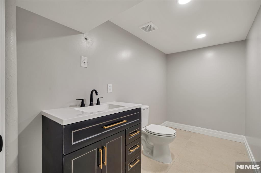 67 Melody Hill Road Clifton, NJ 07013 - Photo 8 of 25