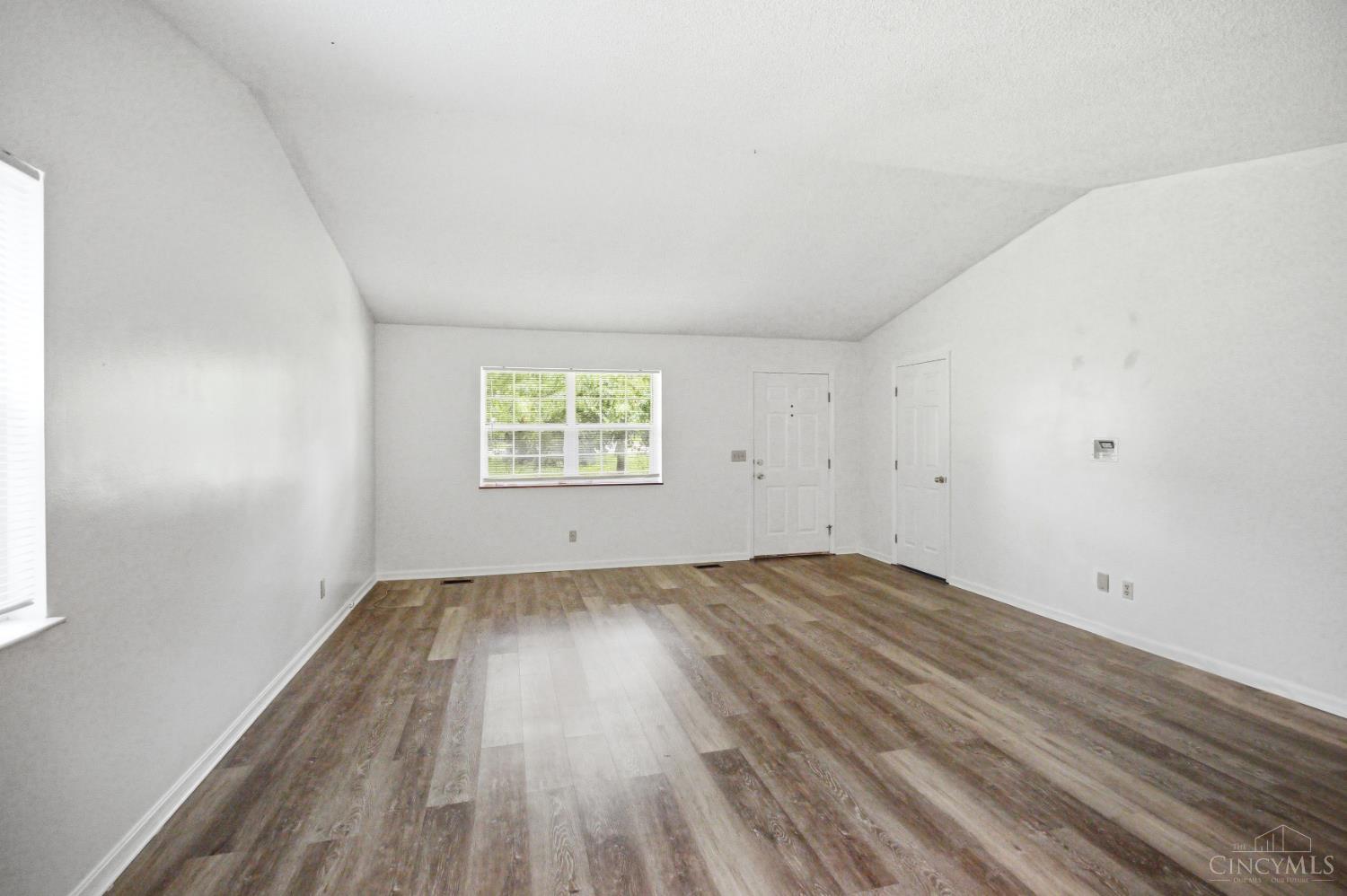 3435 Blue Rock Road Cincinnati, OH 45247 - Photo 17 of 49