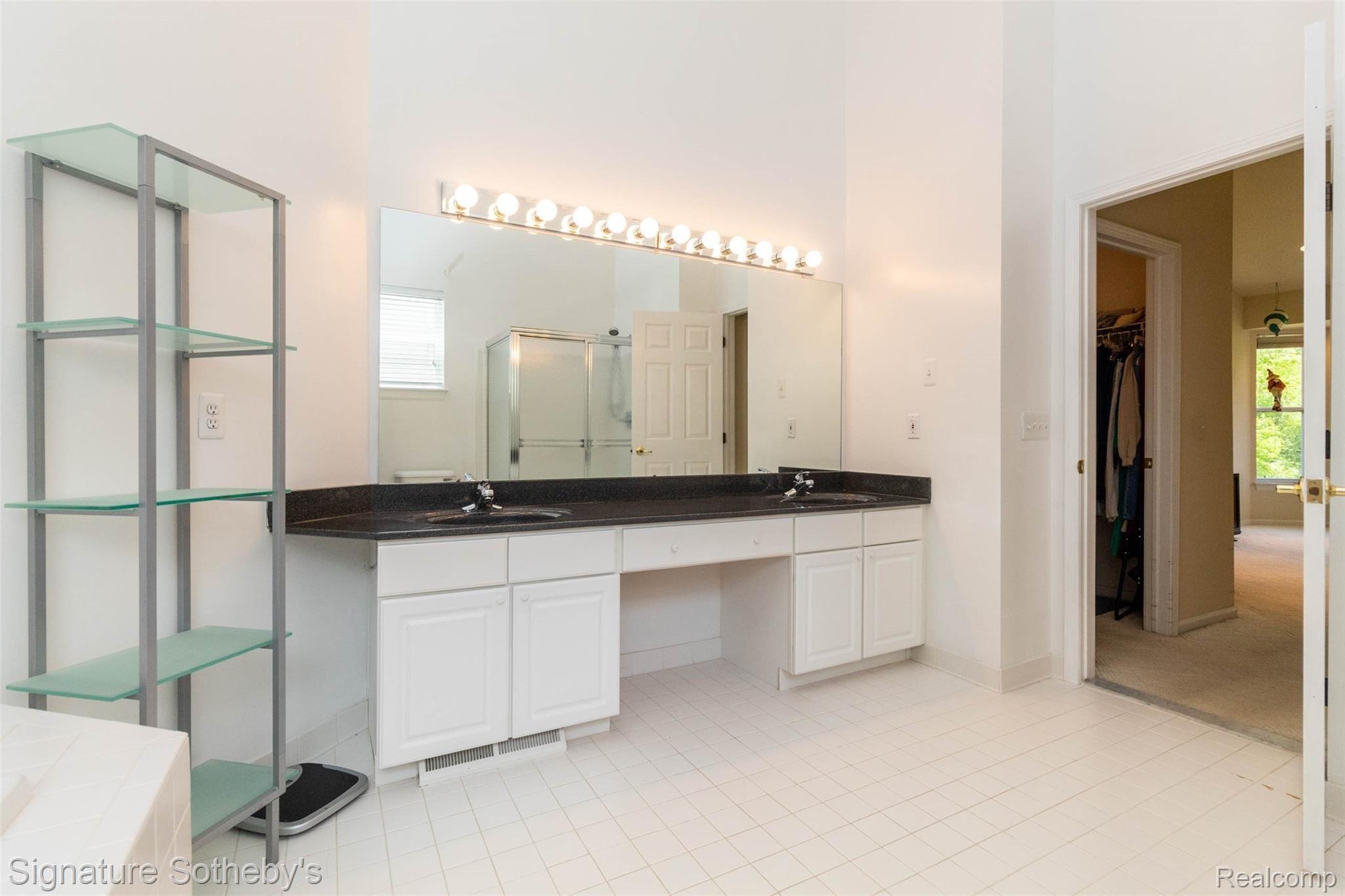 5263 Simpson Lake Road West Bloomfield, MI 48323 - Photo 17 of 30 interior (22).jpg