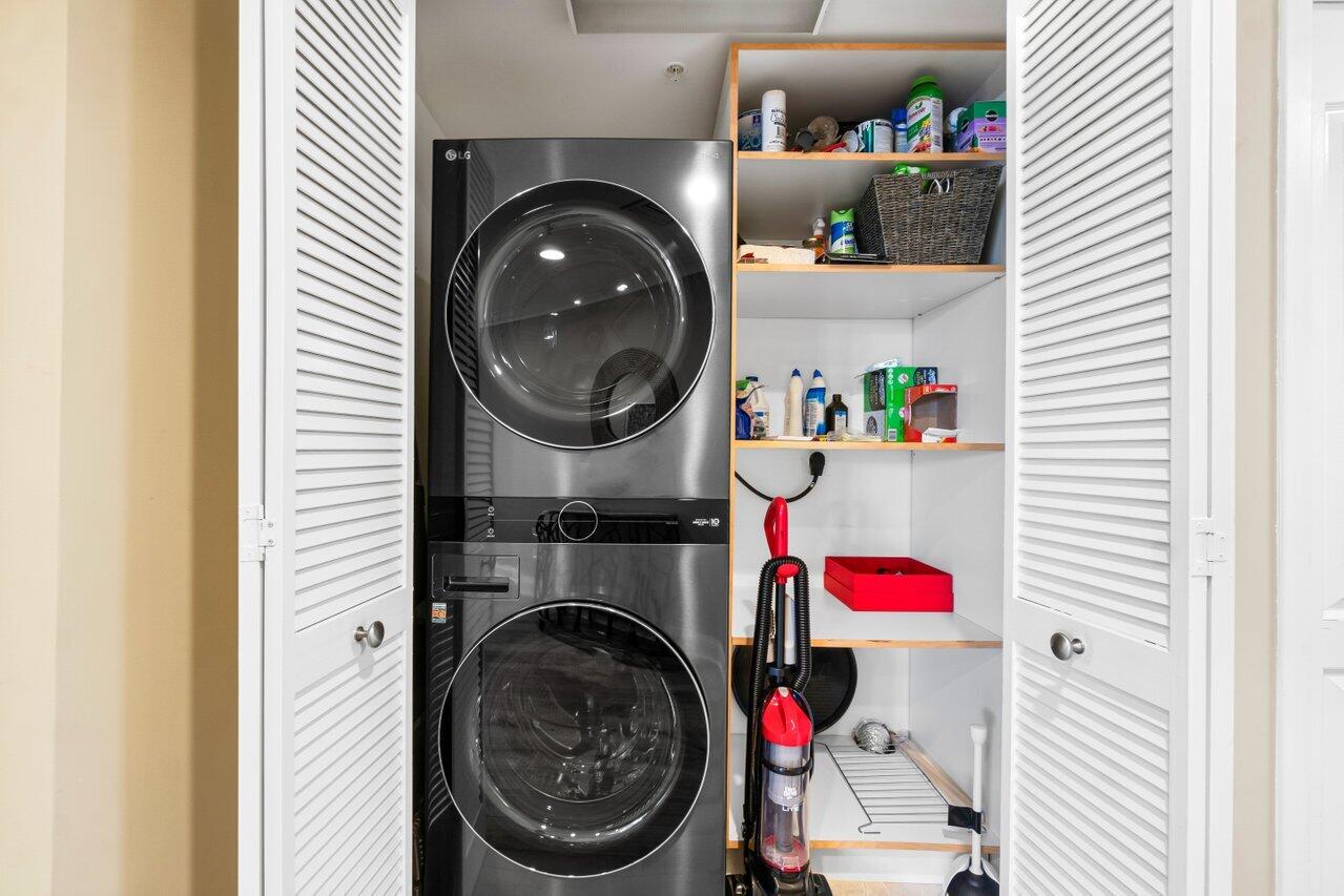 191 Southeast 20th Avenue, Unit 513 Deerfield Beach, FL 33441 - Photo 22 of 34 a utility room with dryer and washer