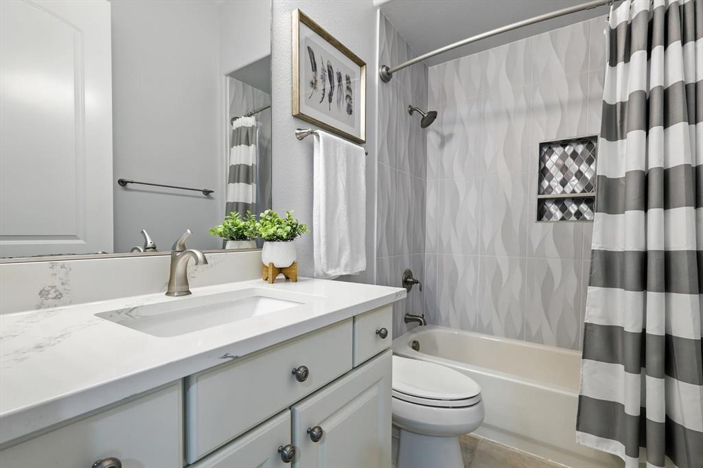 9009 Landmark Lane Denton, TX 76207 - Photo 10 of 39