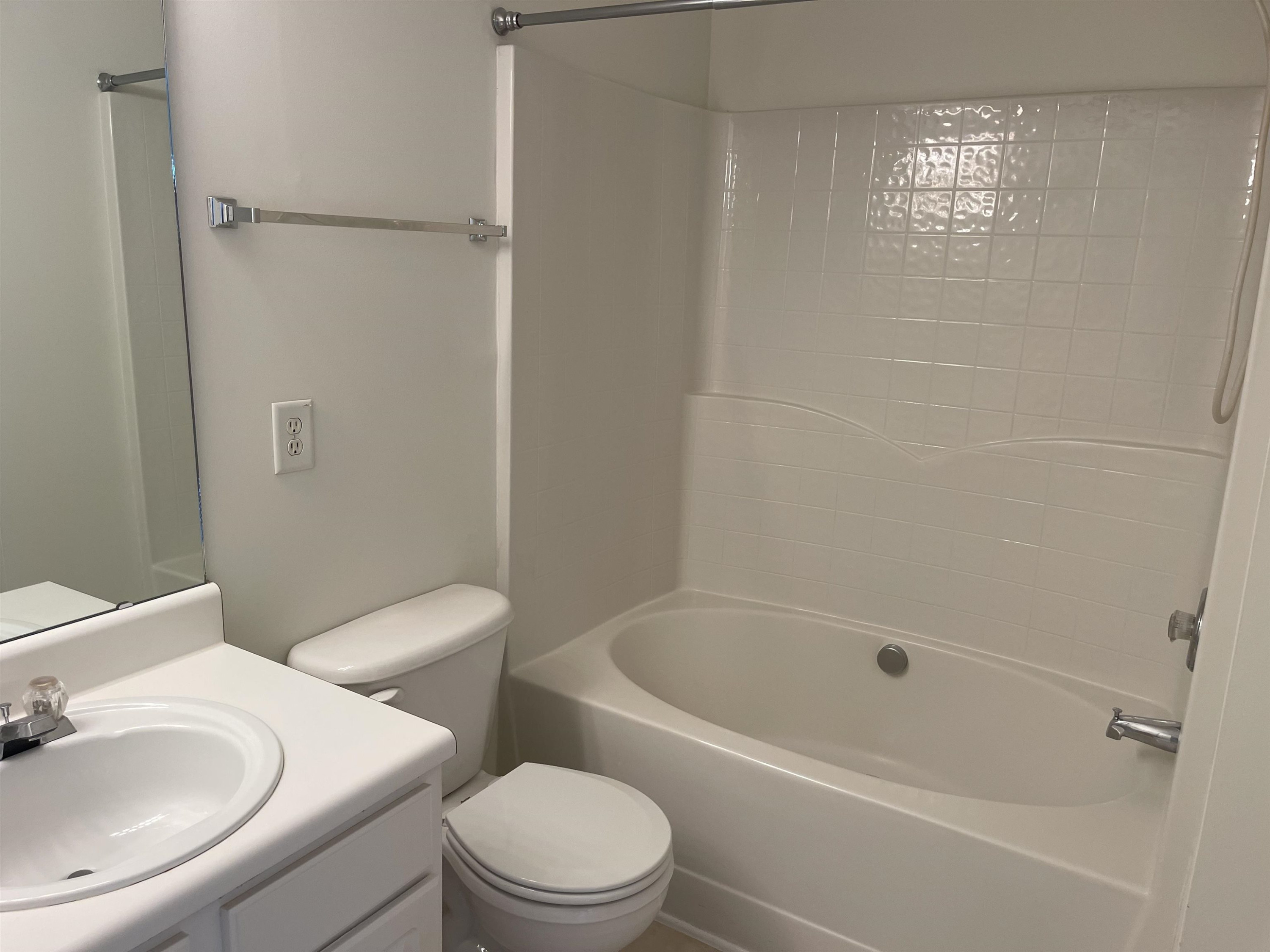 8521 Bright Loop Raleigh, NC 27613 - Photo 15 of 20 Large Master Tub