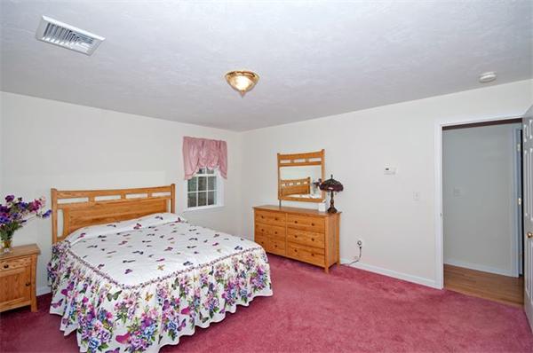 44 McGregory Road Sturbridge, MA 01566 - Photo 5 of 11