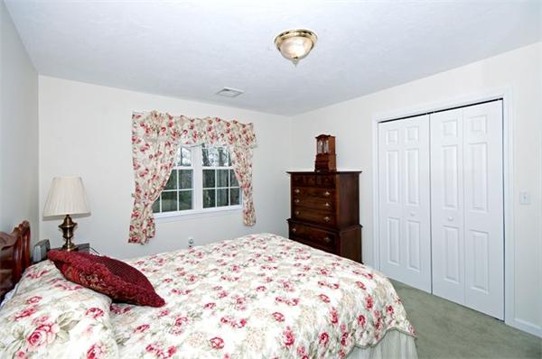 44 McGregory Road Sturbridge, MA 01566 - Photo 6 of 11