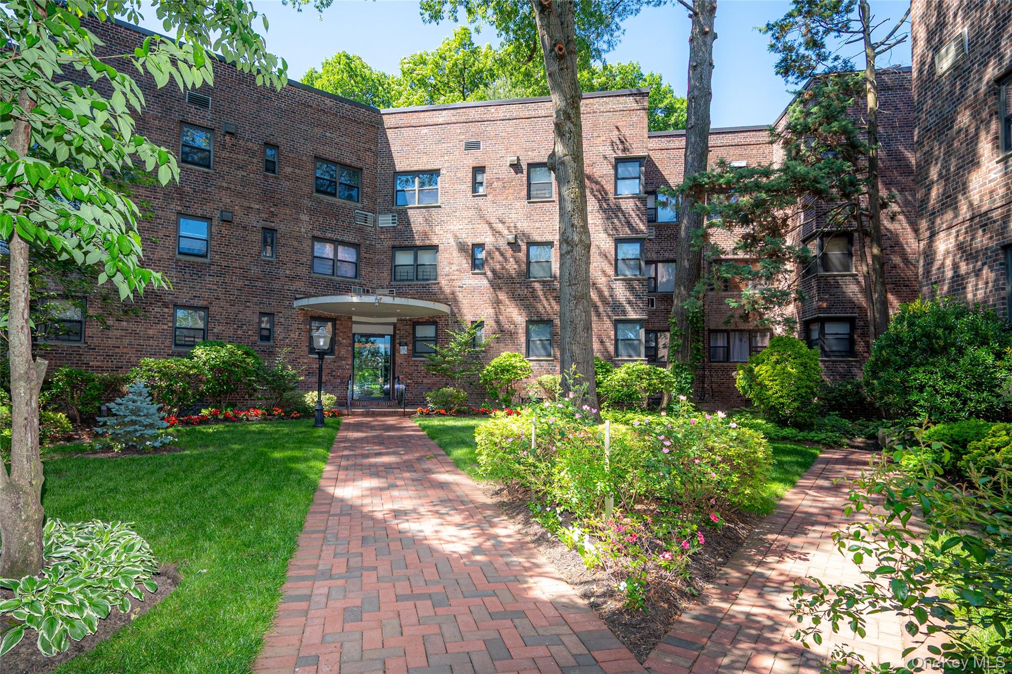 50 Brompton Road, Unit 3H Great Neck, NY 11021 - Photo 3 of 28