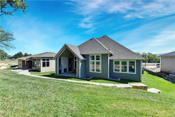 $913,937 | 25118 West 98th Place, Lenexa, KS 66227
