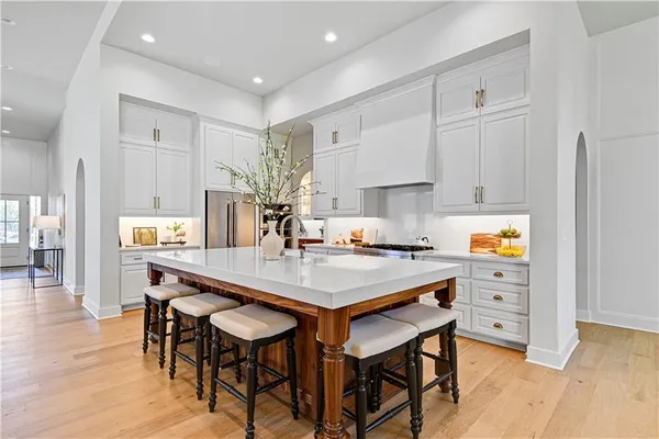 $913,937 | 25118 West 98th Place, Lenexa, KS 66227