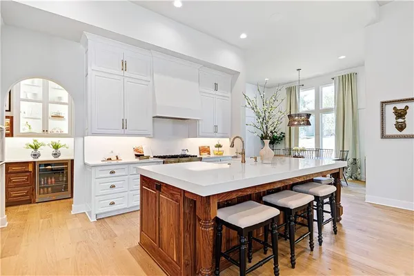 $913,937 | 25118 West 98th Place, Lenexa, KS 66227