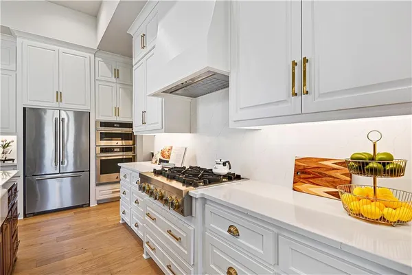 $913,937 | 25118 West 98th Place, Lenexa, KS 66227