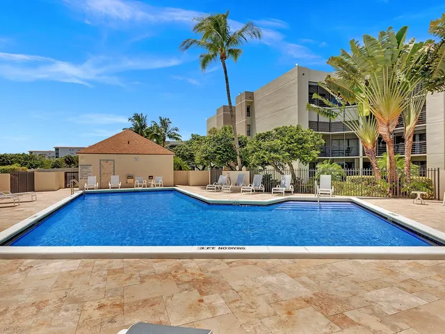 $309,900 | 5650 Camino Del Sol, Unit 200, Boca Raton, FL 33433