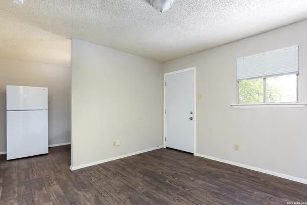 $800 | 102 East Cheryl Drive, San Antonio, TX 78228