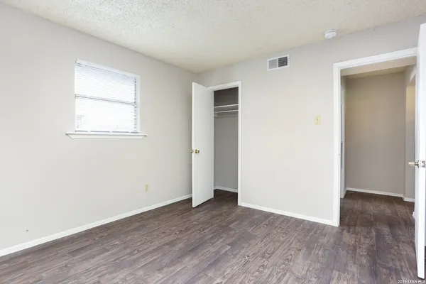 $800 | 102 East Cheryl Drive, San Antonio, TX 78228