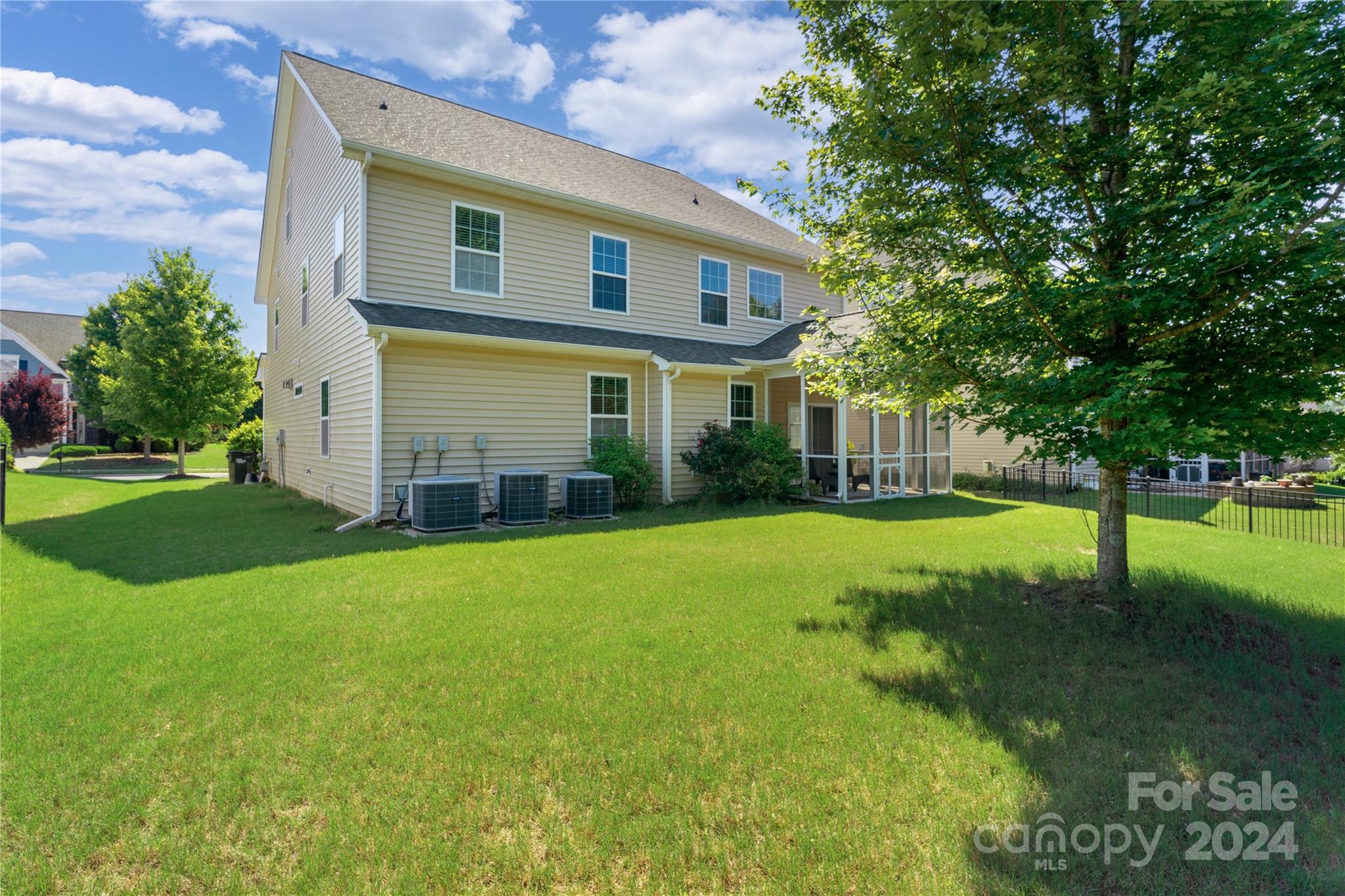 580 Rosemary Lane Fort Mill, SC 29708 - Photo 27 of 37 a front view of house with yard and green space