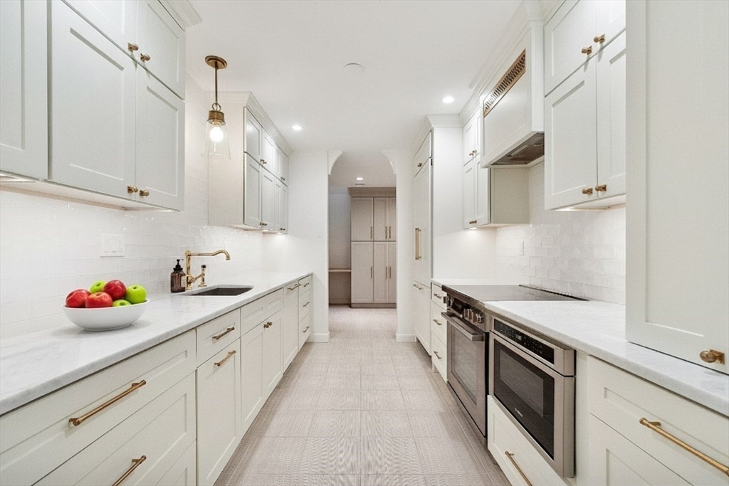 100 Keyes Road, Unit 216 Concord, MA 01742 - Photo 6 of 20