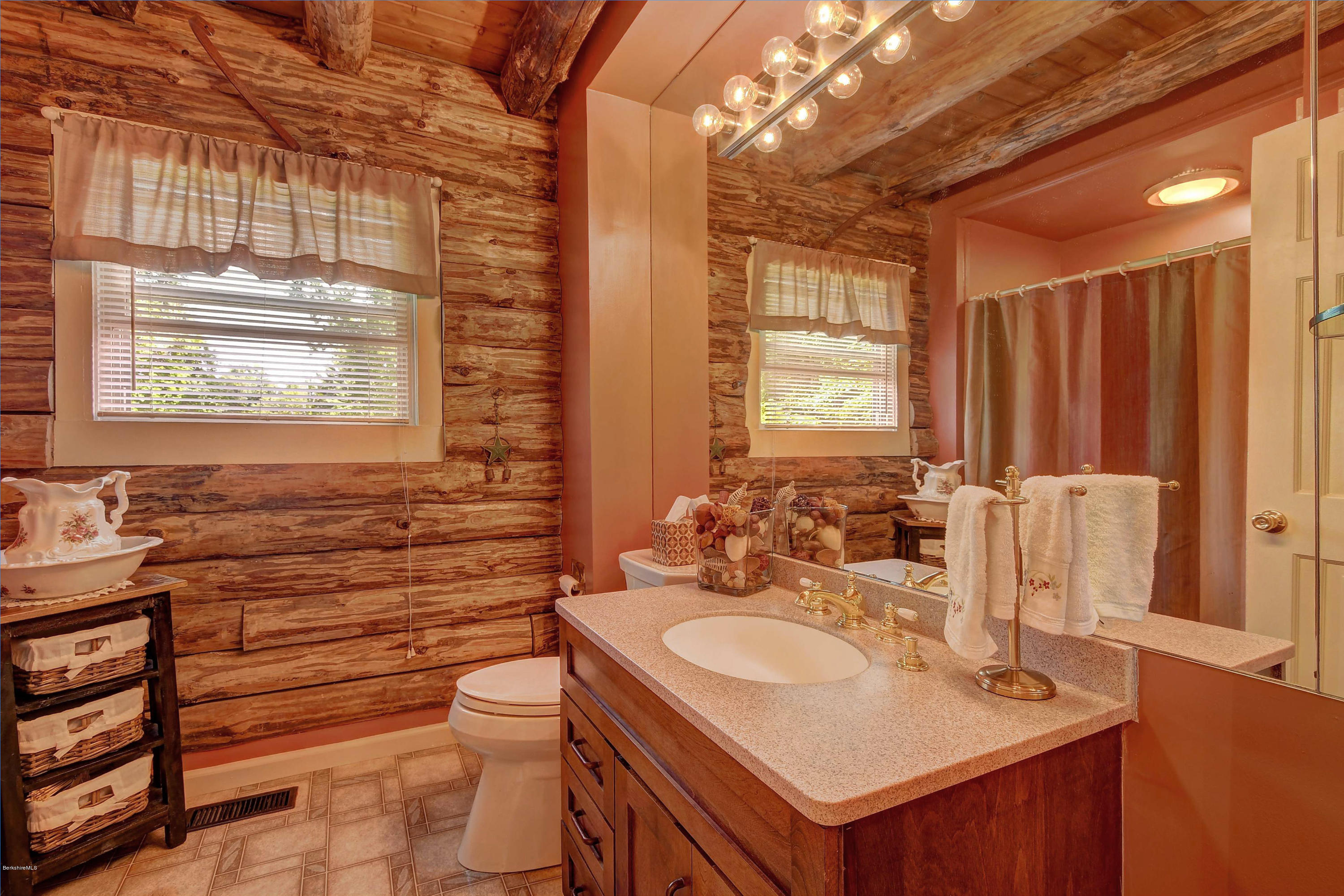 194 South Mountain Road Pittsfield, MA 01201 - Photo 14 of 34 !st Floor Bathroom