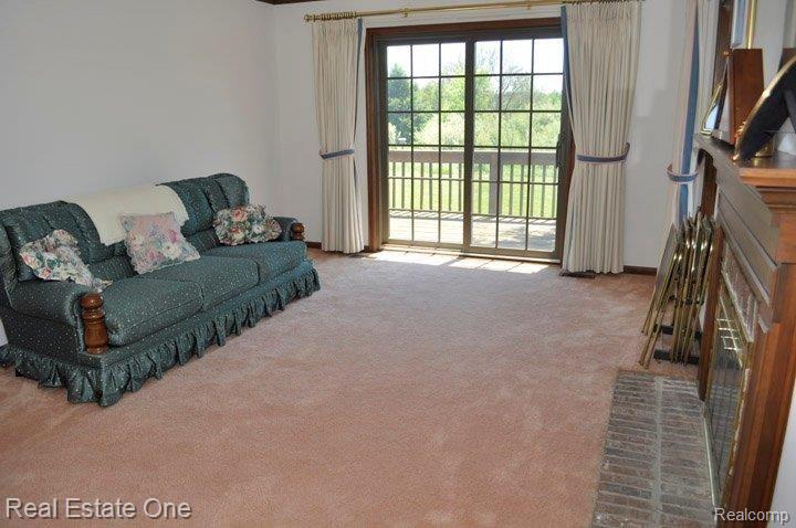 6248 Challis Road Brighton, MI 48116 - Photo 5 of 24 Living Room