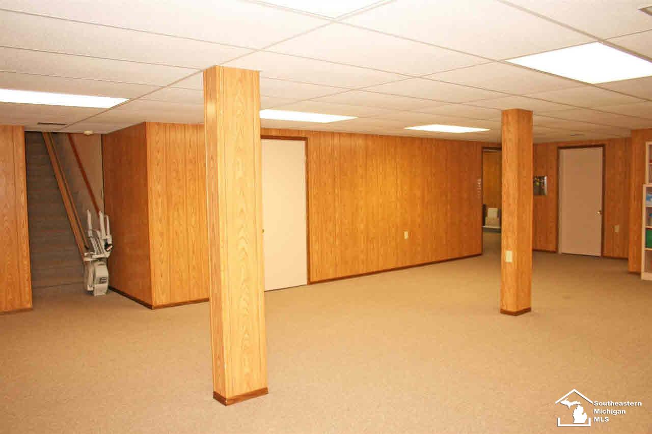 1253 North Raisinville Road Monroe, MI 48162 - Photo 20 of 29 21173103-19.JPG