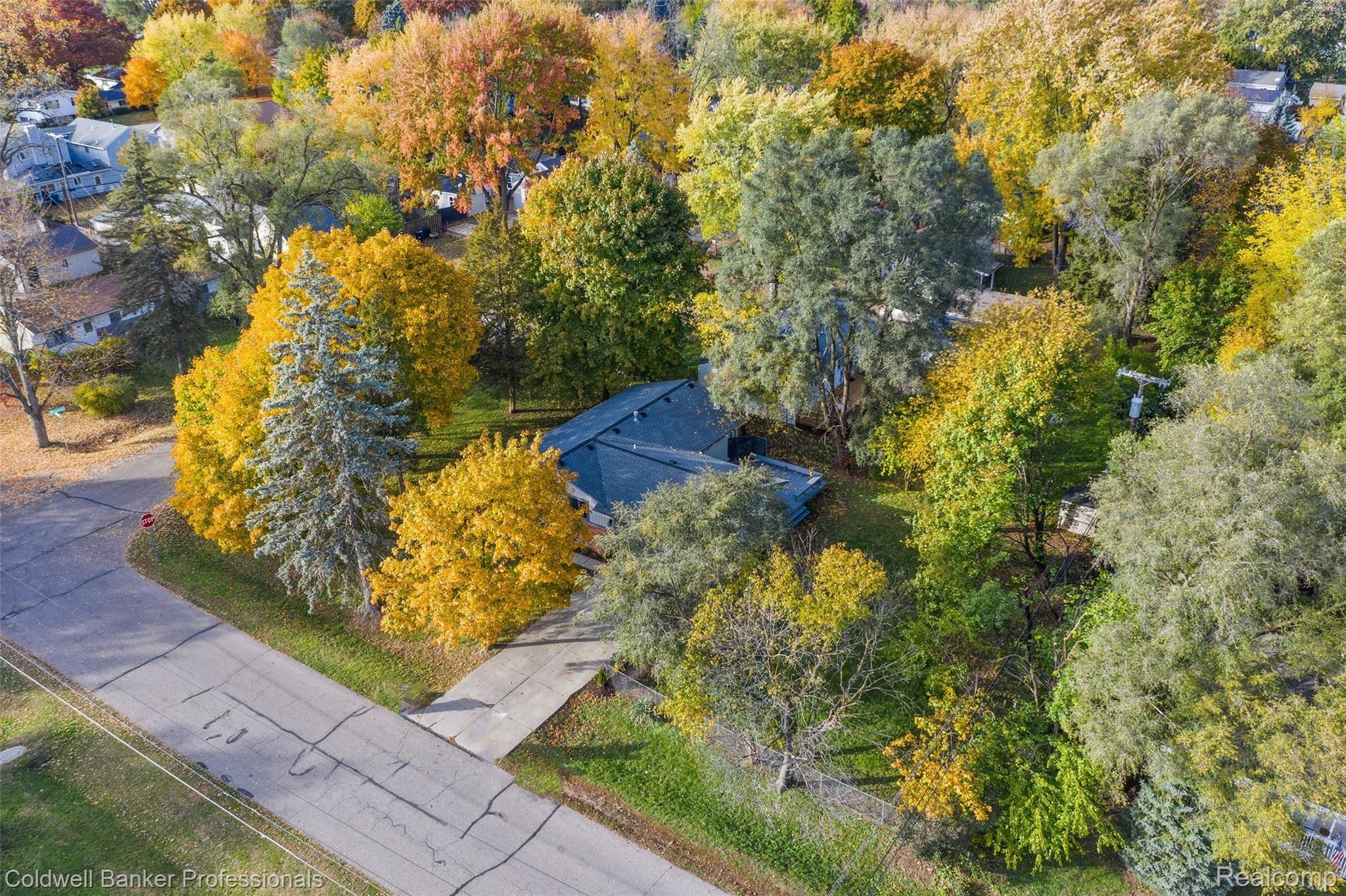 2793 Weaverton Rochester, MI 48307 - Photo 9 of 31 2793 Weaverton St-9.jpg