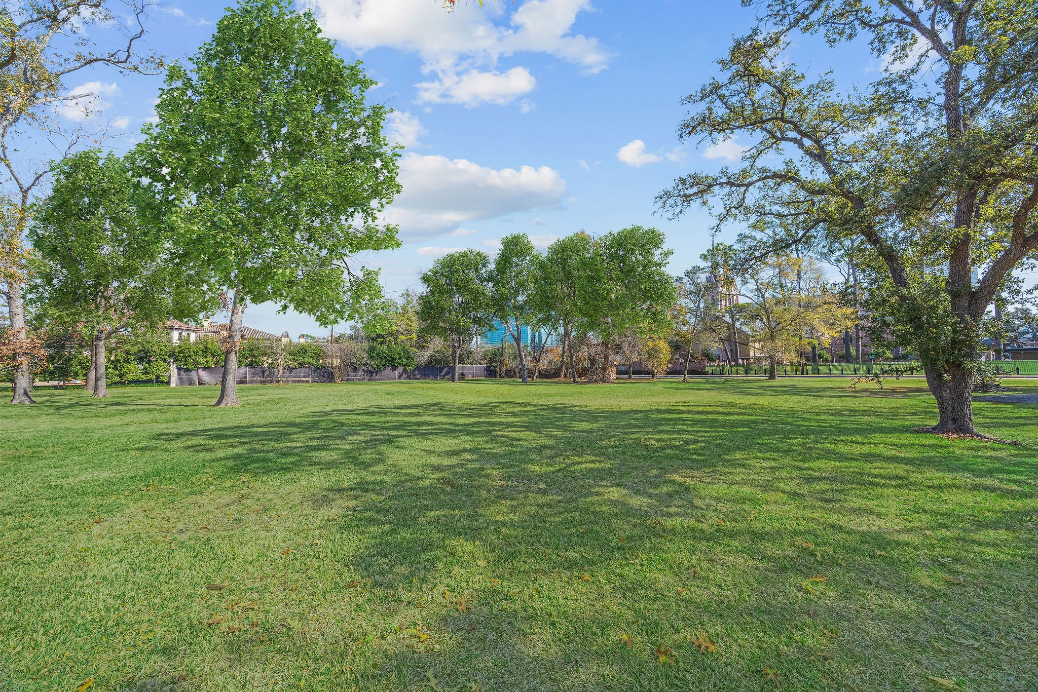 695 Rocky River Road Houston, TX 77056 - Photo 2 of 8